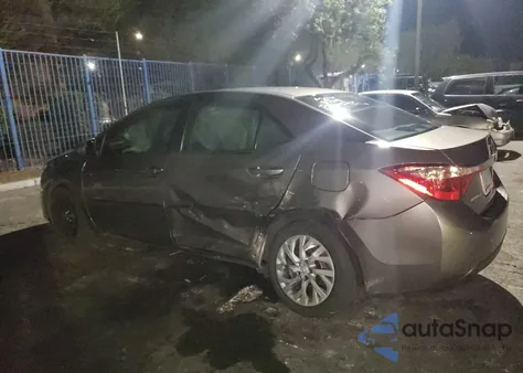2018 Toyota Corolla L z USA, uszkodzony, nr VIN 2T1BURHE0JC046307